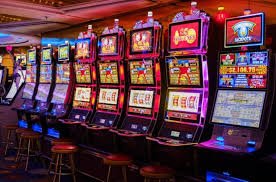 Tampilan permainan slot Aviator dan Sweet Bonanza di cahaya77